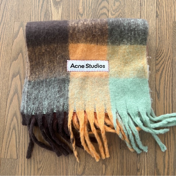 ACNE STUDIOS Checkered Mohair Scarf - Picture 3 of 8